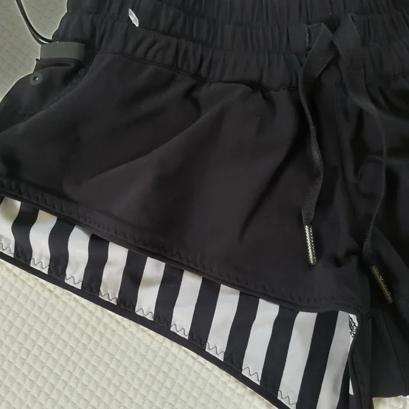Lululemon Reversible Shanti Surf Short Sz 4 - Picture 6 of 8